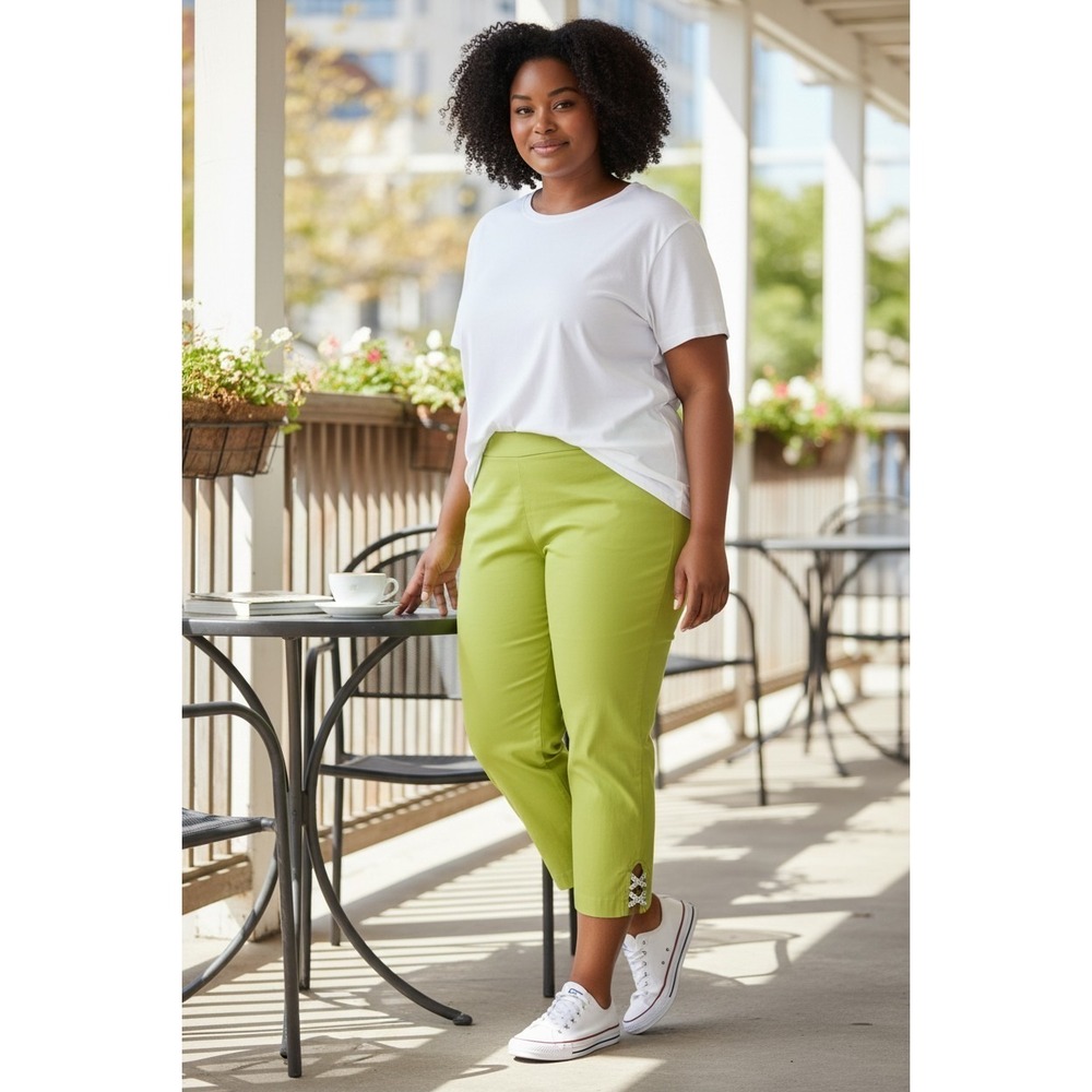 89th + Madison Capri Pants Womens M Lime Green Stretch Pull On Cropped Casual